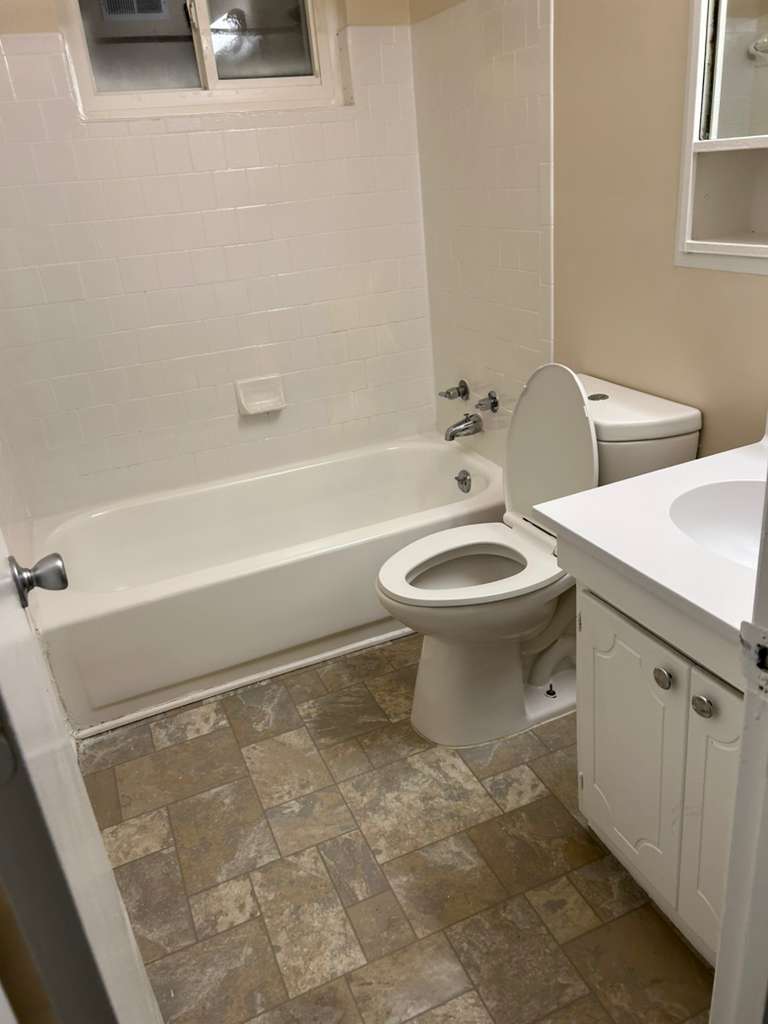Bathtub and tiles after professional reglazing